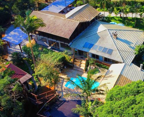 Itapema House | Discover Aguia Dourada: Family-Friendly with Pool & Hot Tub