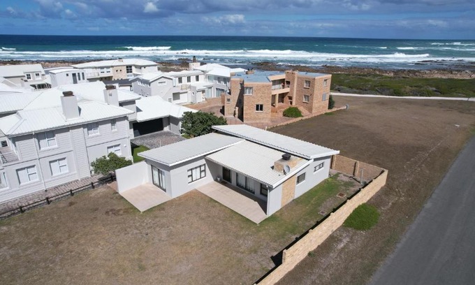 L'Agulhas House | Scenic Agulhas Home with a View - Family Friendly Stay