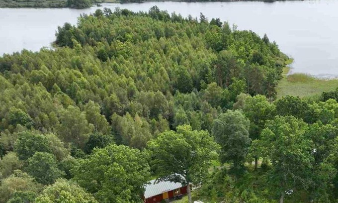 Agunnaryd House | Guest Rated 9.7: Agundaborg Lake Cottage for Families
