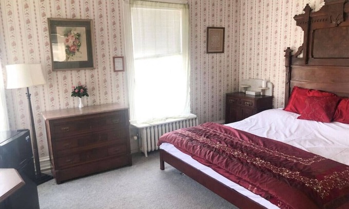 Wabasha Hotel | Indulge in AH #18 King Suite with Jacuzzi & Kitchen Access