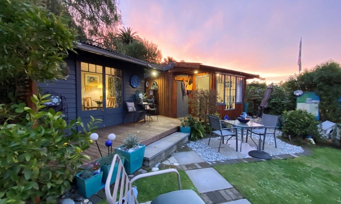Nelson Bed & Breakfast | Eco-Friendly Ah House Nelson City B&B with Top Amenities
