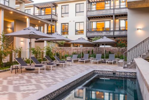 Knysna Central Hotel | Explore aha The Rex Hotel: 4-Star Comfort with Pool Access