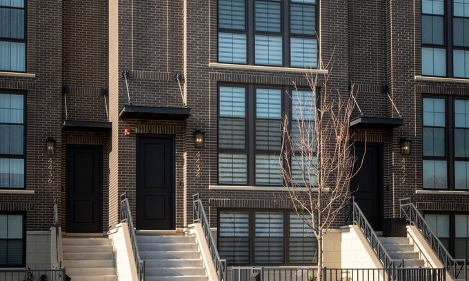 Kenwood House | Charming Home with Rooftop Deck Near Lakefront & Navy Pier