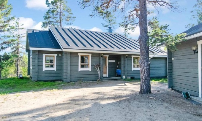 Saariselka House | Discover Ahmanpesä: Lake View, Spa & Family-Friendly Stays