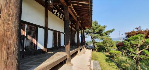 Pungsan House | Cozy Stay at Ahndong Kimjongtaek Yangsodang with Breakfast