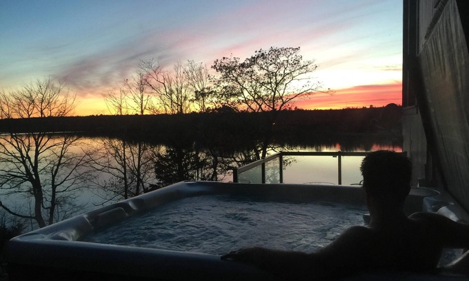Chester Basin Cottage | Family-Friendly Oceanfront Cottage with Hot Tub & Pool