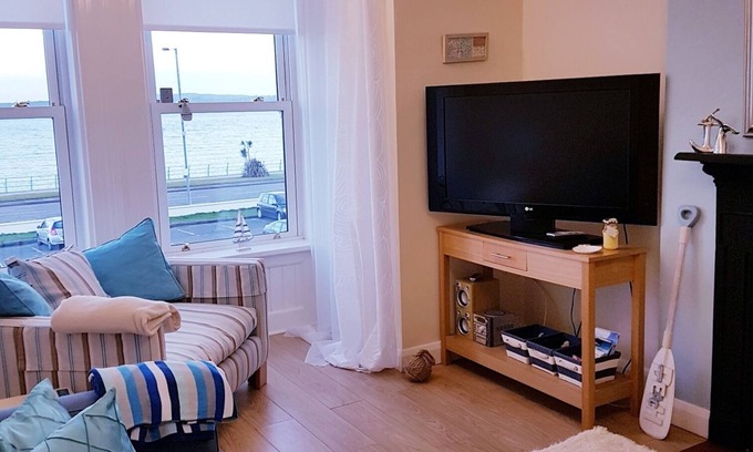 Carrickfergus Apartment | Seaside Bliss at Ahoy4 Carrickfergus - 10/10 Guest Rated!