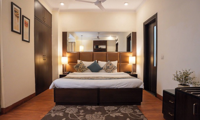 DLF City House | Convenient Ahuja Residency Cyber City II with Family Amenities