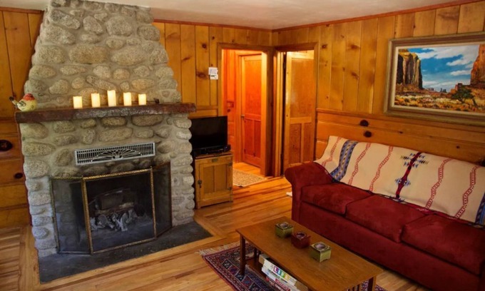 Idyllwild Cabin | Ahwahnee-be Vintage Cabin - Ideal Location Near Downtown