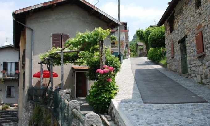 Bruzella House | Pet-Friendly Retreat at Ai Funtann with Lake Views & Spa