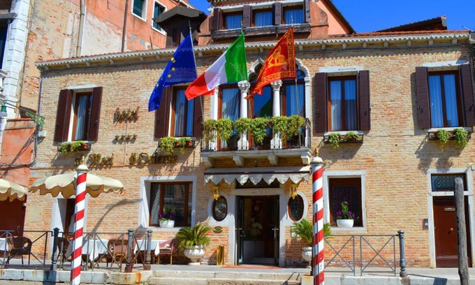 Cannaregio Hotel | Explore Ai Mori d'Oriente: 4-Star Hotel with Top Amenities