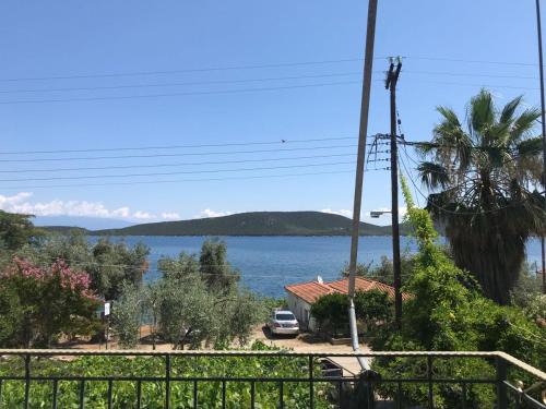 Sourpi Apartment | Family-Friendly Getaway at Ai Nies Studios - Rated 9/10