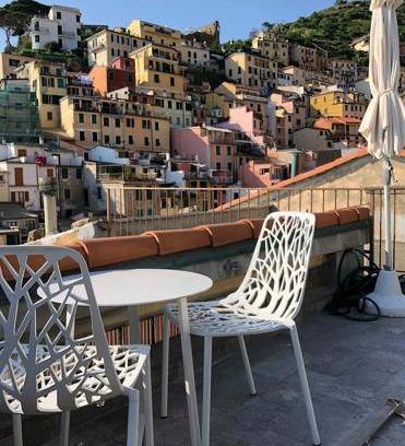 Riomaggiore House | Oceanfront Ai Pesci Room Rental with Spectacular Views