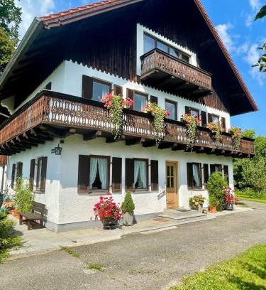 Peissenberg Apartment | Child-Friendly Retreat at Aich21 - Guest Rated 9/10