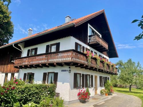 Peissenberg Apartment | Family-Friendly Aich22: Guest Rated 9/10 for Comfort