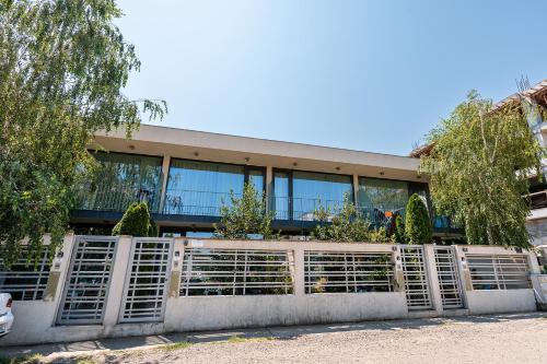 Eforie Nord Apartment | Oceanfront Retreat: Apartamente AIFEN - Guest Rated 9.3