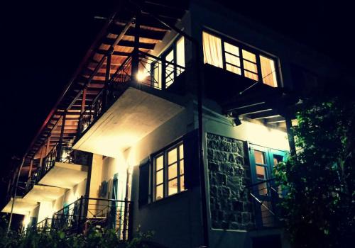 Samothrace House | Family-Friendly Aigaion Guesthouse with Kitchen Amenities