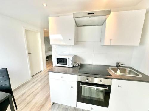 Wolfsburg Apartment | Modern 3-Room Apartment in Central Location for 6 Guests
