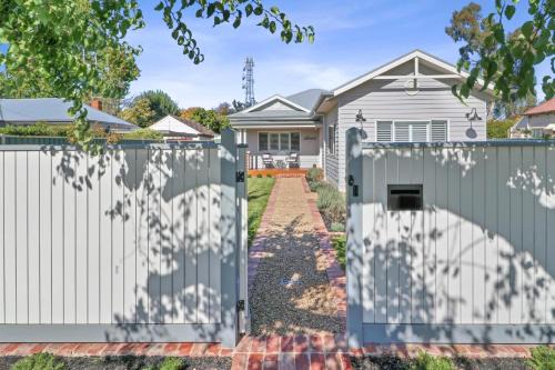 Mansfield House | Discover Ailsafield: Ideal Family Retreat in Mansfield