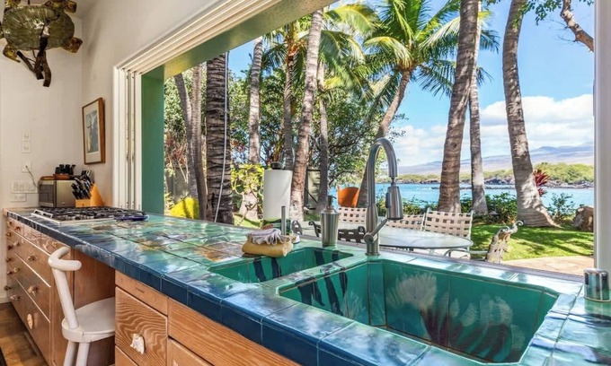 Kamuela House | Exclusive Oceanfront Home on Wailea Bay with Pool & Spa