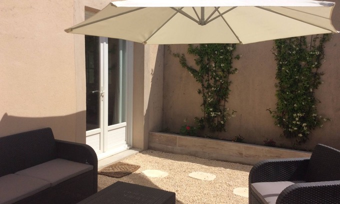 Villeneuve-les-Avignon Apartment | Serene Studio with Garden in Villeneuve les Avignon