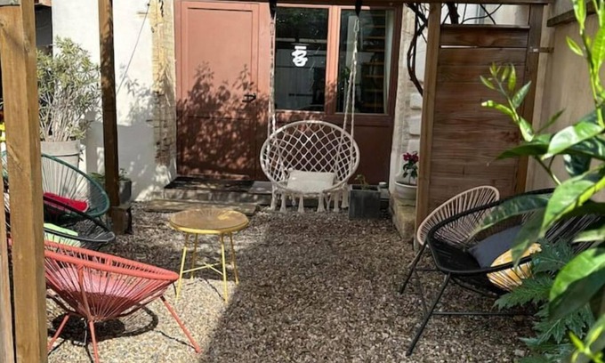 Morieres-les-Avignon House | Modern Air-Conditioned Loft Near Avignon for Families