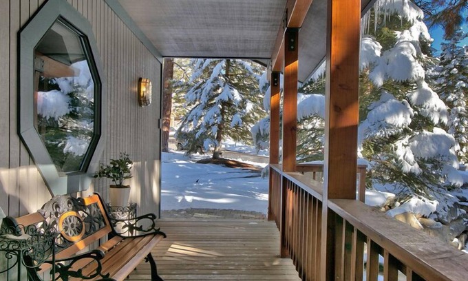 Lower Kingsbury House | Relaxing Retreat with Hot Tub, Pool Table & Close to Casinos