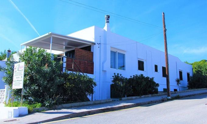 Cala Mesquida Apartment | Seaside Apartment with Terrace, Wi-Fi & Ocean Views