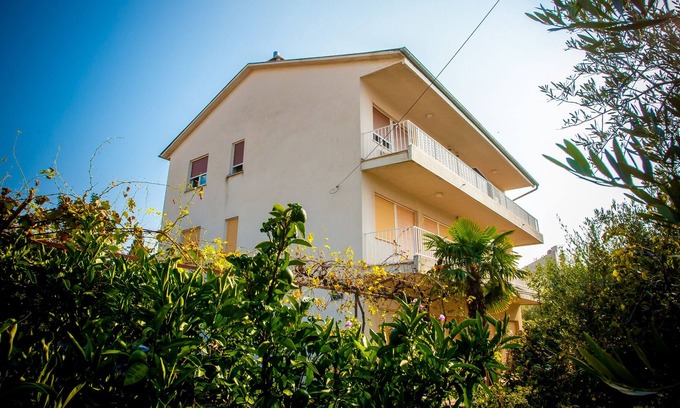 Malinska Apartment | Air-conditioned apartment in Malinska, on the island of Krk
