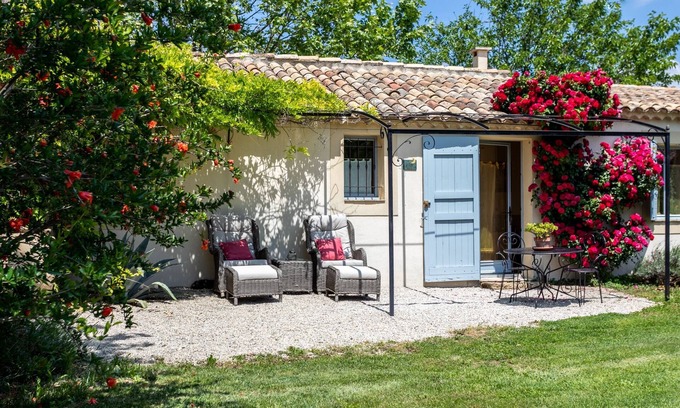 Grans Bed & Breakfast | Tranquil B&B in Provence with Pool & Private Spa Retreat