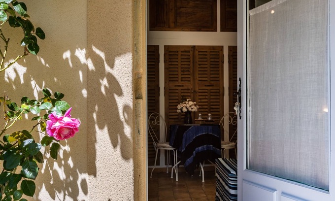 Grans Cottage | Tranquil B&B in Provence with Pool and Private Spa Retreat