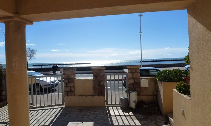 Valras-Plage Villa | Beachfront Villa with Ocean View and Spa Amenities