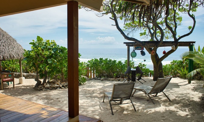 Temae House | Idyllic Oceanfront Bungalow in Moorea with Breakfast