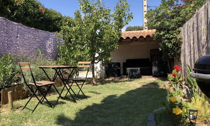 Frontignan House | Relaxing Cabana with Mediterranean Garden Near the Sea