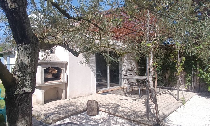 Boulbon Cottage | Cozy Cottage in Provence: Perfect for Families & Pets
