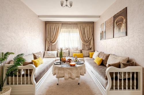 Oulad Khallouf Apartment | Air-conditioned house with internet near shops