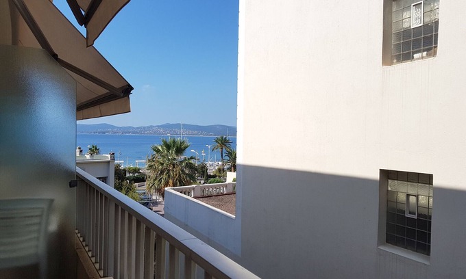 Saint-Raphael Apartment | Cozy Studio Saint-Raphaël with Oceanfront Views
