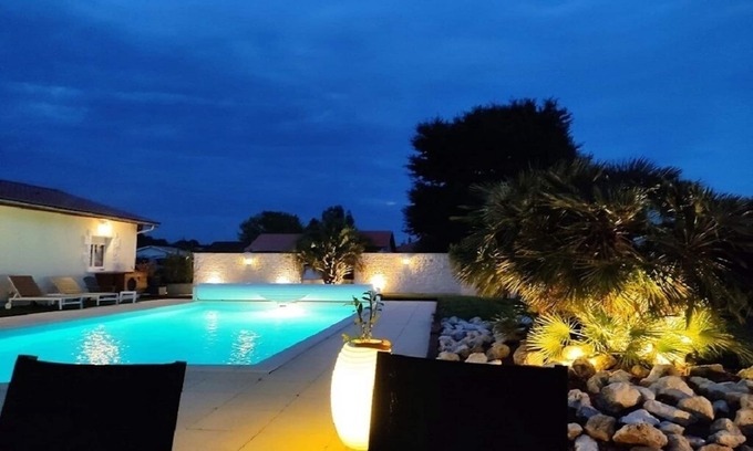 Biganos Villa | Tranquil Villa Near Forest with Pool and Ocean View