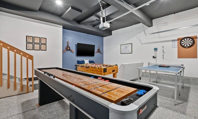 Colorado Springs House | Spacious Military Game Room with Pikes Peak Views