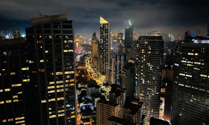 San Antonio Apartment | Discover Air Residence Makati: Oceanfront with Pool Access