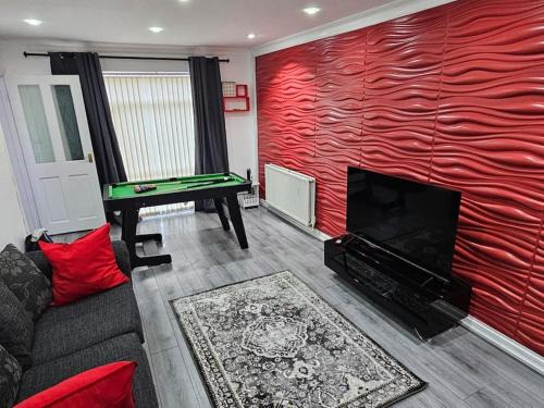 Stonnall Apartment | Exclusive Airbnb Haven with Family-Friendly Amenities