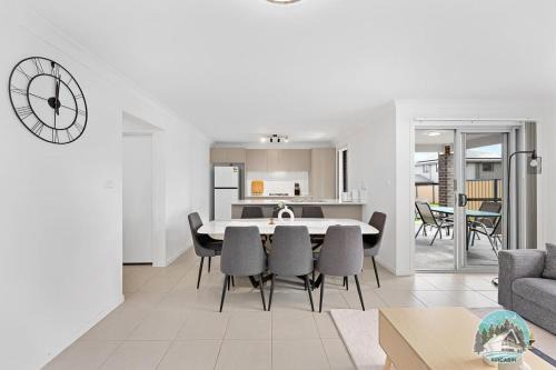 Edmondson Park House | Family-Friendly Retreat at Aircabin - Edmondson Park