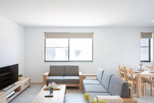 Epping Apartment | Welcoming Aircabin Epping: 2 Beds Apt with Free Parking