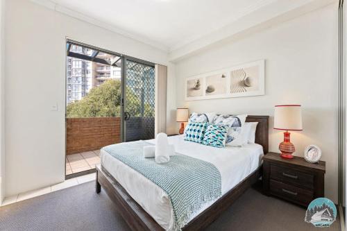 Parramatta Apartment | Convenient Aircabin in Parramatta with Free Parking