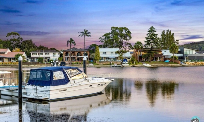 St Huberts Island House | Experience Aircabin: Waterfront Retreat with Family Amenities