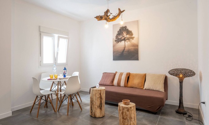 Santa Cruz de Tenerife Apartment | Bright and Cozy Apartment with Spa - La Salud Experience