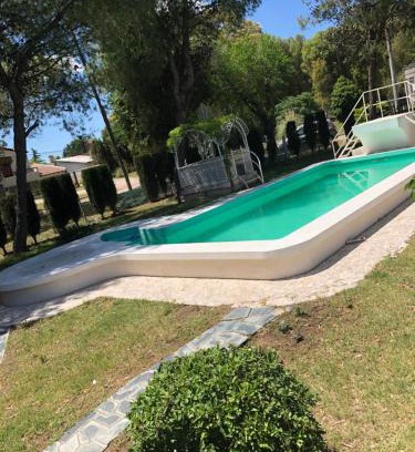 Bahia Blanca House | Budget-Friendly Stay at Aire Ju with Pool Access