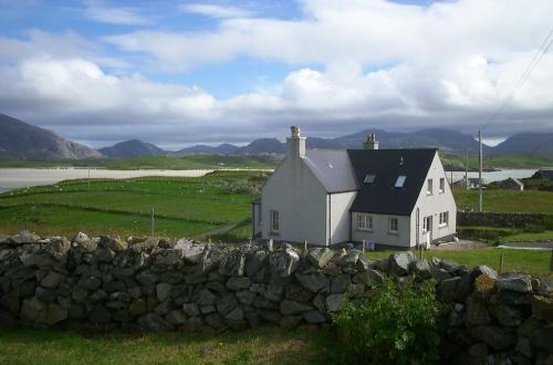 Ardroil House | Oceanfront Getaway at Airebroc House - Rated 9.3/10