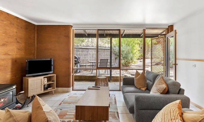 Aireys Inlet Cottage | Experience Aireys Retreat: Oceanfront, Pet-Friendly Escape