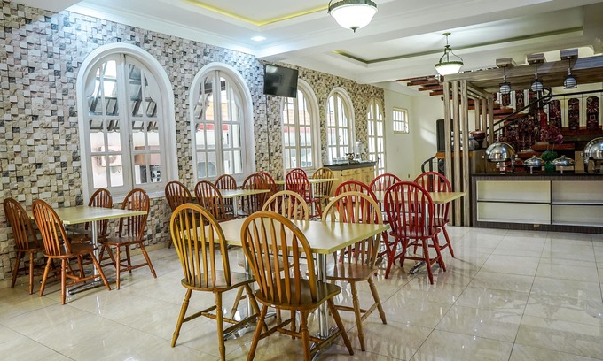 Prawirotaman Hotel | Discover Airlangga Hotel: Eco-Friendly with Pool & Dining